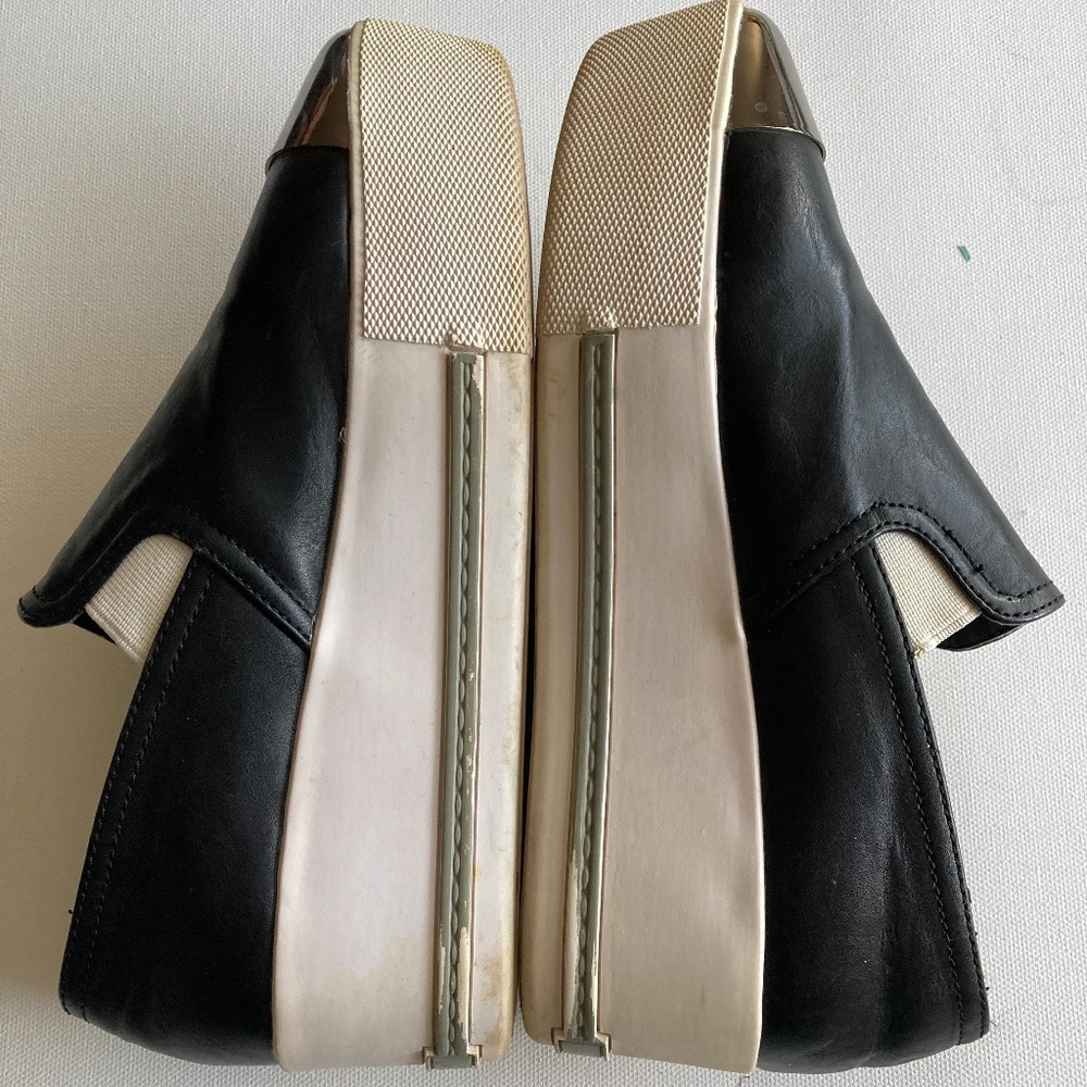 Design by Kara platform metal tip loafer